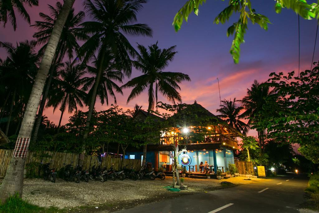 Full Moon Hostel Nusa Penida Dış mekan fotoğraf