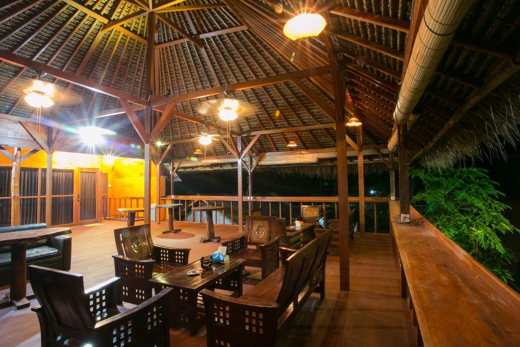 Full Moon Hostel Nusa Penida Dış mekan fotoğraf