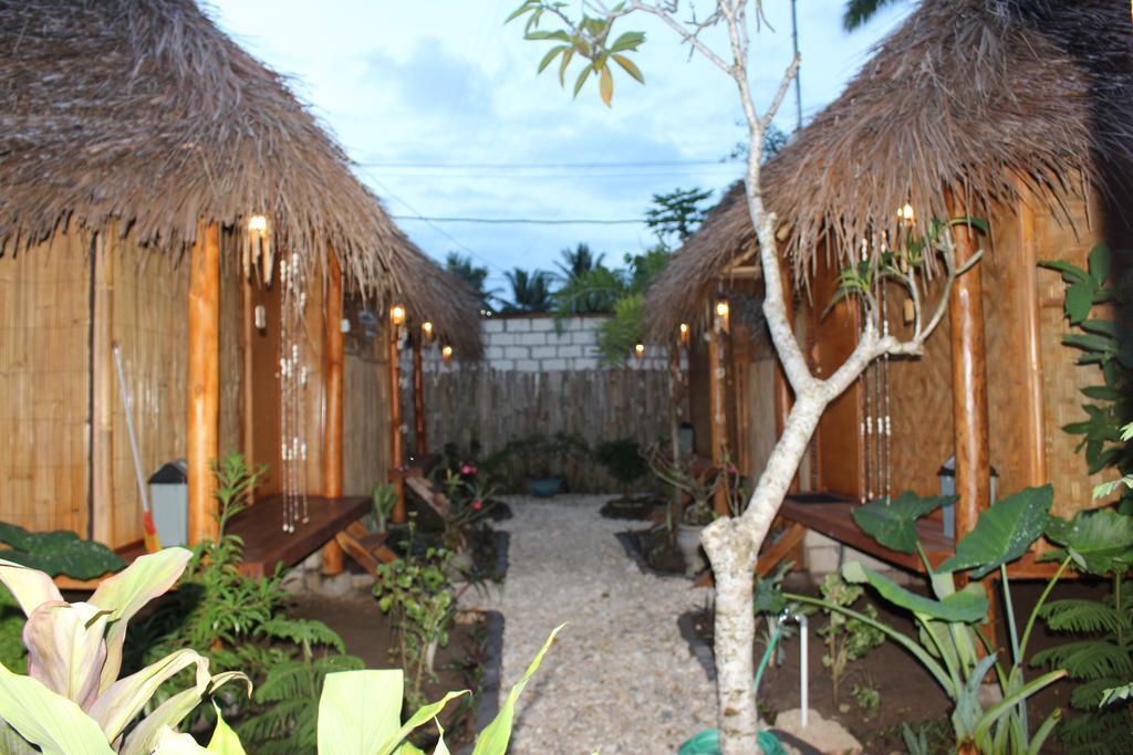 Full Moon Hostel Nusa Penida Dış mekan fotoğraf