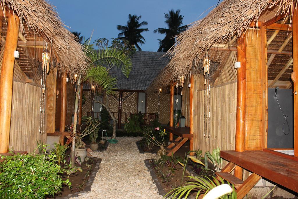 Full Moon Hostel Nusa Penida Dış mekan fotoğraf