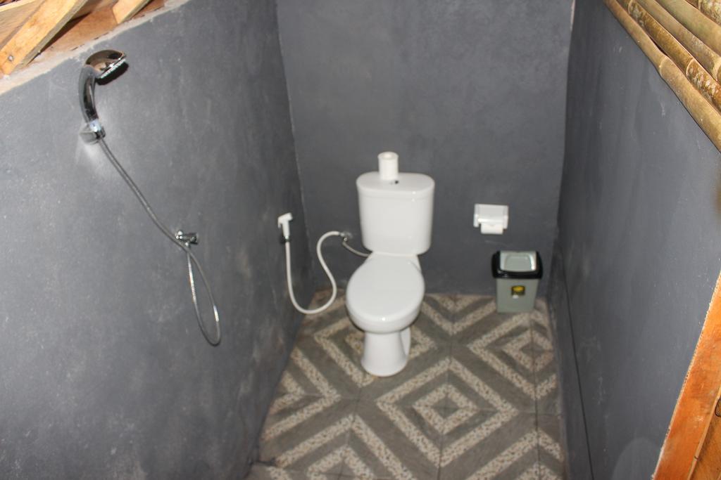 Full Moon Hostel Nusa Penida Dış mekan fotoğraf