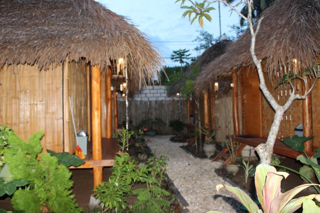 Full Moon Hostel Nusa Penida Dış mekan fotoğraf