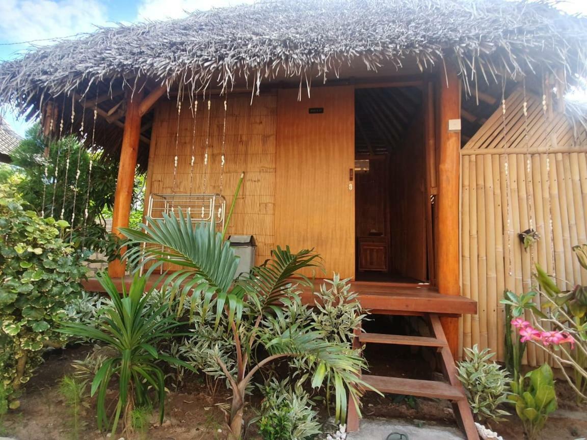 Full Moon Hostel Nusa Penida Dış mekan fotoğraf